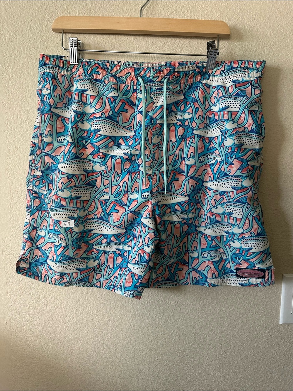 Vineyards Vines Men's Blue & Pink Patterned Swim Trunks size XL/NWOT 1473